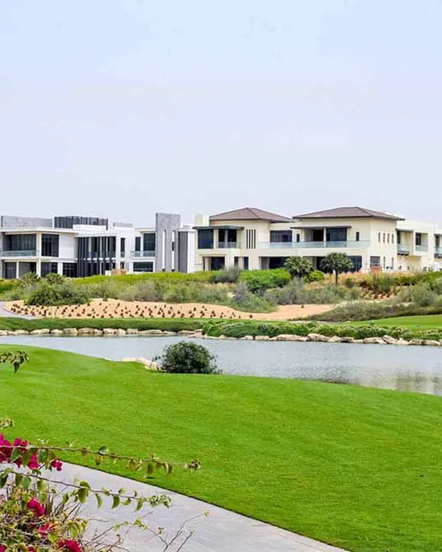 Виллы у гольф-поля в Dubai Hills